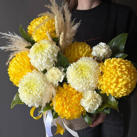 SHlyapnaya korobka iz tcvetnih hrizantem