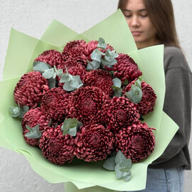 buket iz imperatorskoj hrizantemi Bigudi