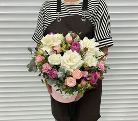 Kompozitciya iz Roz i Eustomi