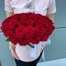 Композиция из 35 роз