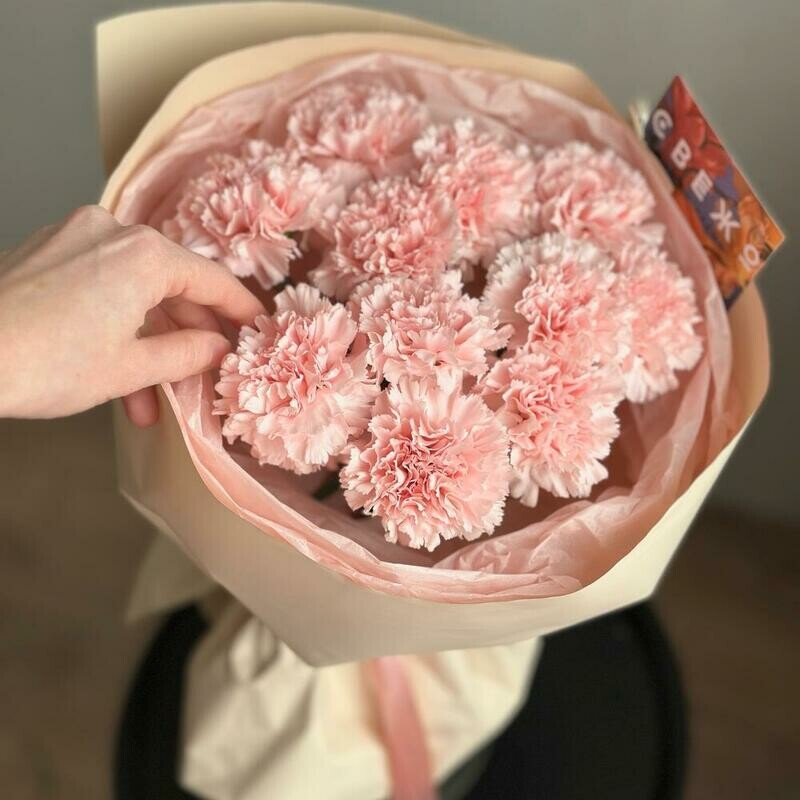 Нежный букет из диантусов, уменьшенный