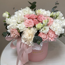 Nezhnij tcvetochnij miks v korobochke