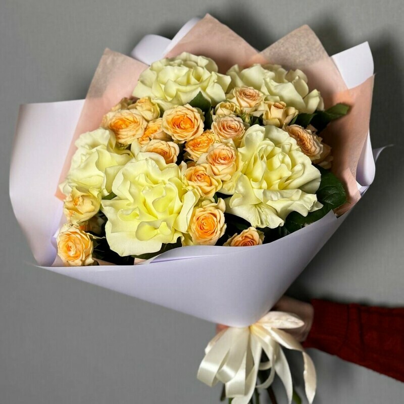 Buket s frantcuzskimi i kustovimi rozami, buket s frantcuzskimi i kustovimi rozami