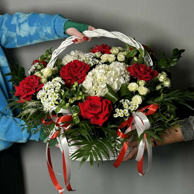 Корзина из красных французских роз , корзина из красных французских роз 