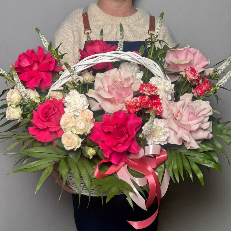 Корзина с французскими розами "Люблю", корзина с французскими розами "люблю"