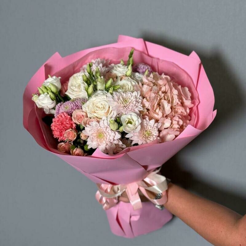 Розовый букетик с гортензией и хризантемой, стандартный