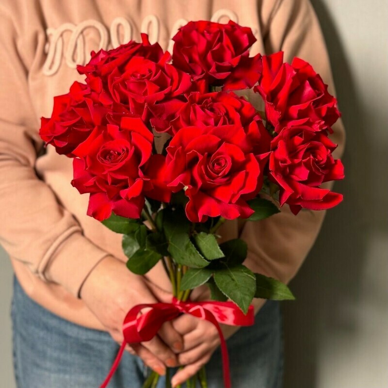 9 красных французских роз, стандартный