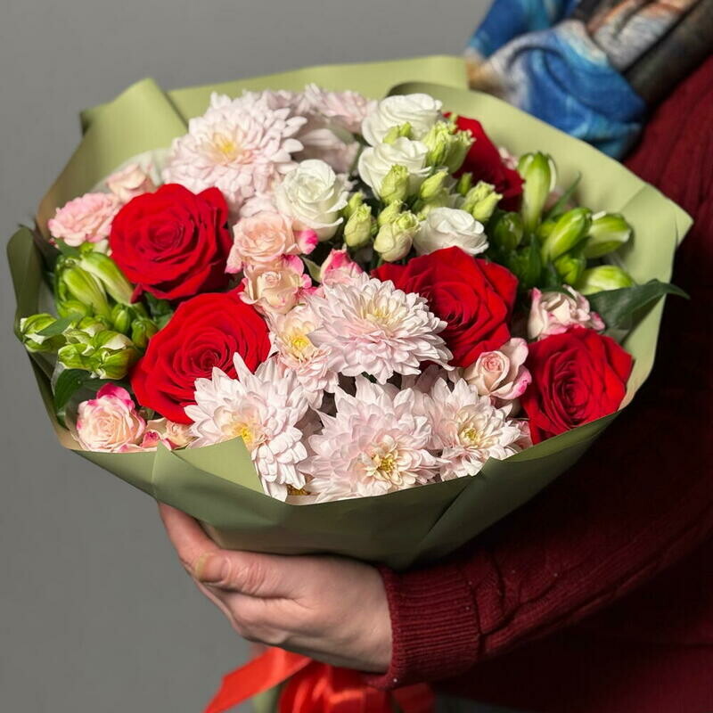 Buket s krasnimi rozami, standart