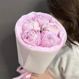 Букет из 5 пионов розовых