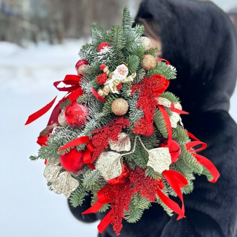 Новогодняя елочка из нобилиса с декором в красной гамме , стандартный