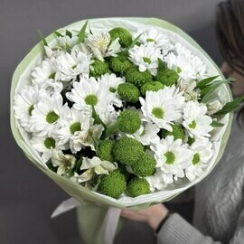 Avtorskij buket iz hrizantem i al_stromerij