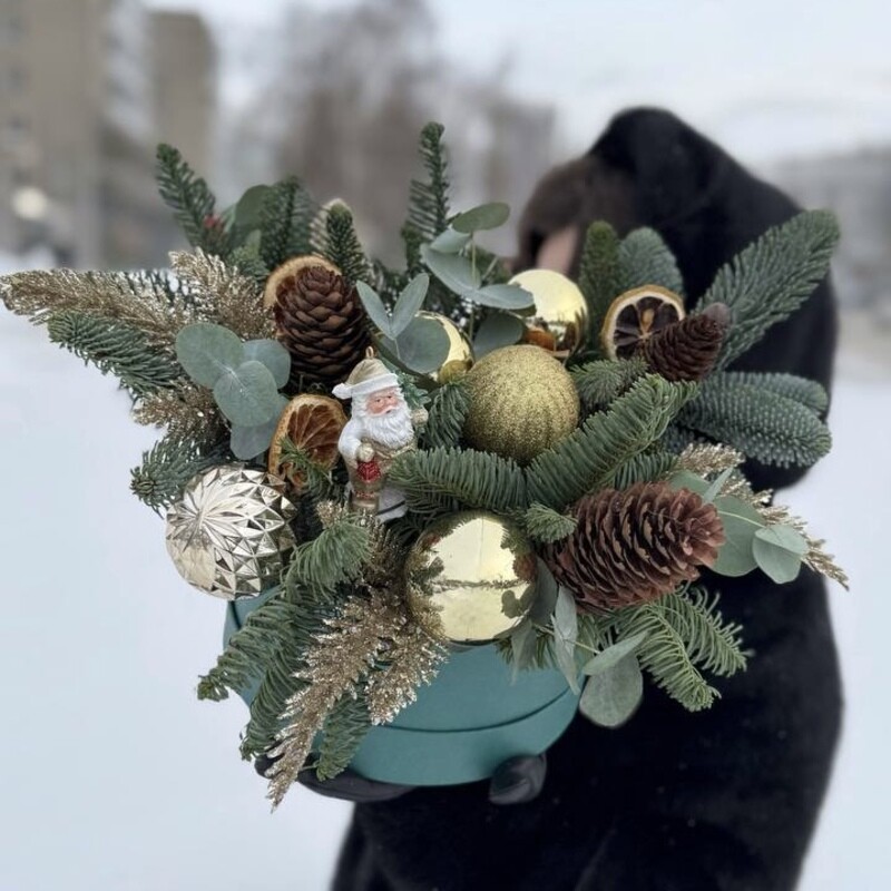 Композиция в шляпной коробке с новогодним декором, стандартный