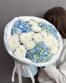 Bouquet of blue hydrangeas and white chrysanthemums (art.3101)