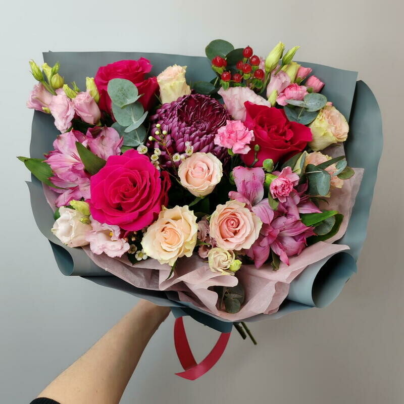 С любовью яркие розы, стандартный