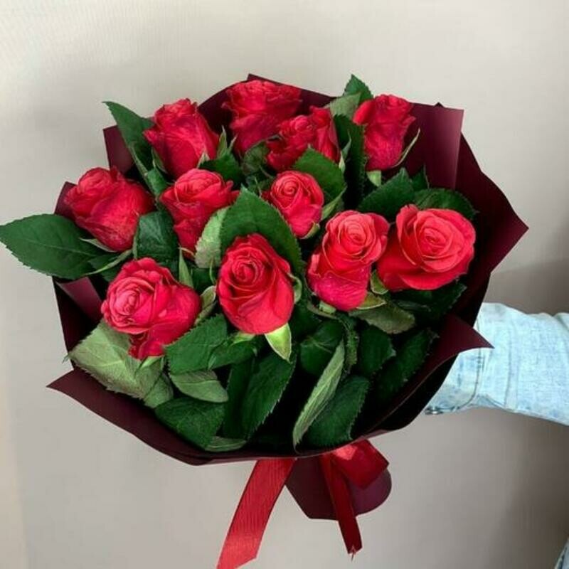 11 ярких розовых роз в оформлении, 11 ярких розовых роз в оформлении