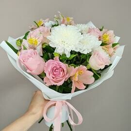 Rozovie rozi i al_stromeriya