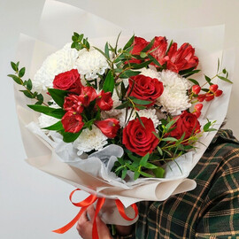 Любовь и нежность с красными розами