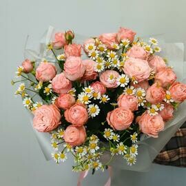 Кустовые розы 7 и ромашки