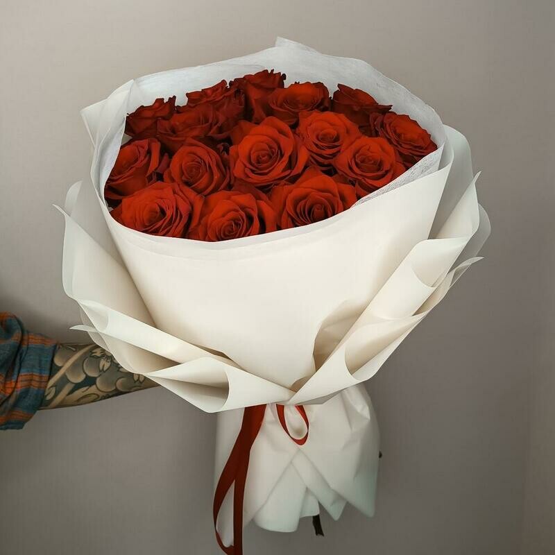 Красные розы 15 в пышном оформлении, красные розы 15 в пышном оформлении
