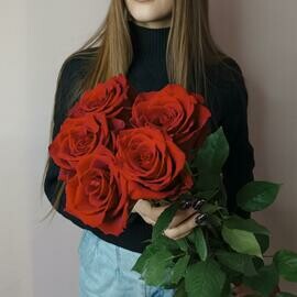 Красная роза 5 высокая с лентой