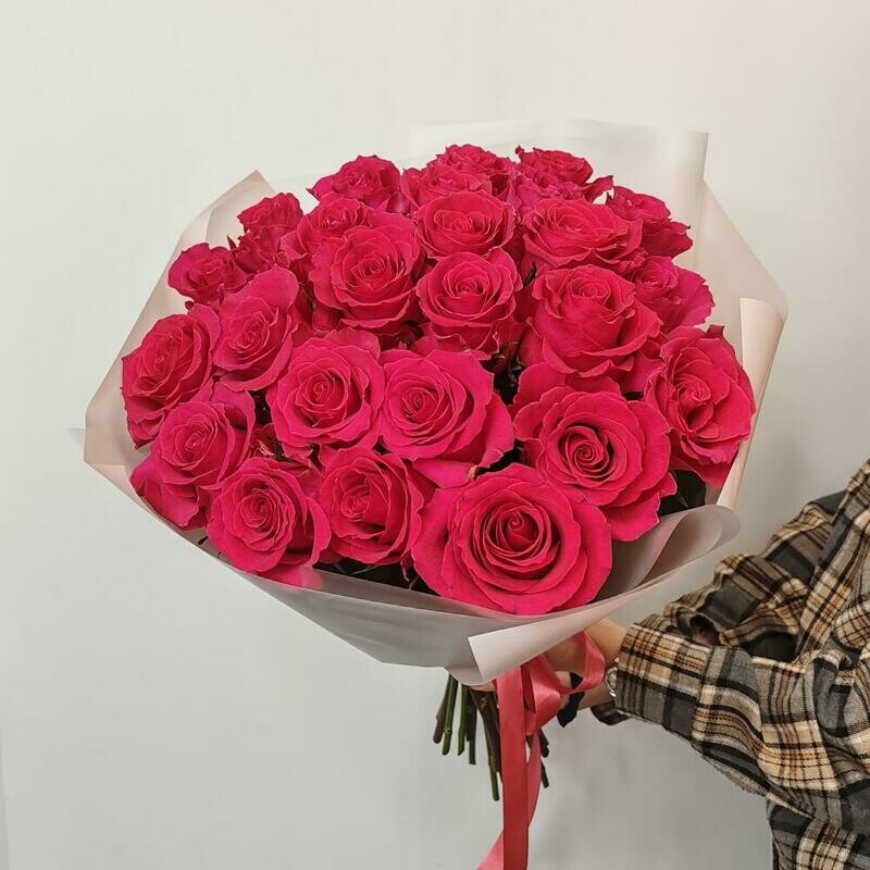 25 krupnih roz v nezhnoj upakovke, 25 krupnih roz v nezhnoj upakovke