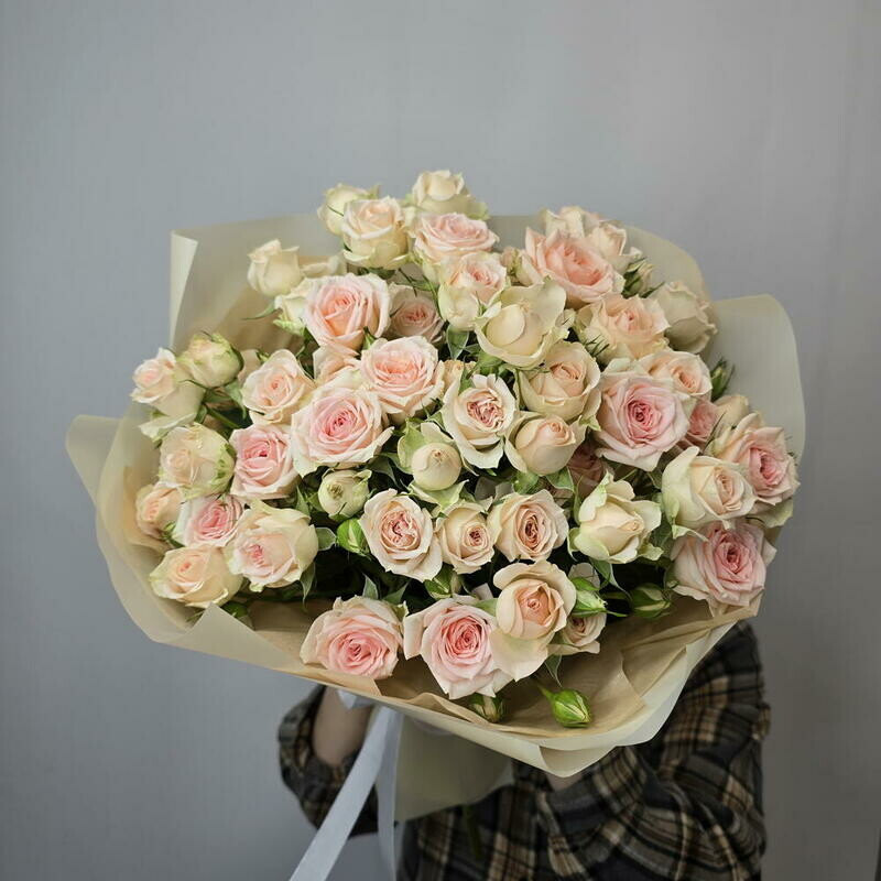 Кустовые розы пышный букет 9 веток в кремовом оформлении, кустовые розы пышный букет 9 веток в кремовом оформлении