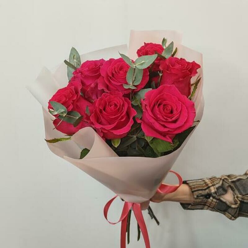 Розовые розы 7 с Эвкалиптом, стандартный