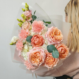 Buket s pionovidnoj rozoj Dzhul_etta