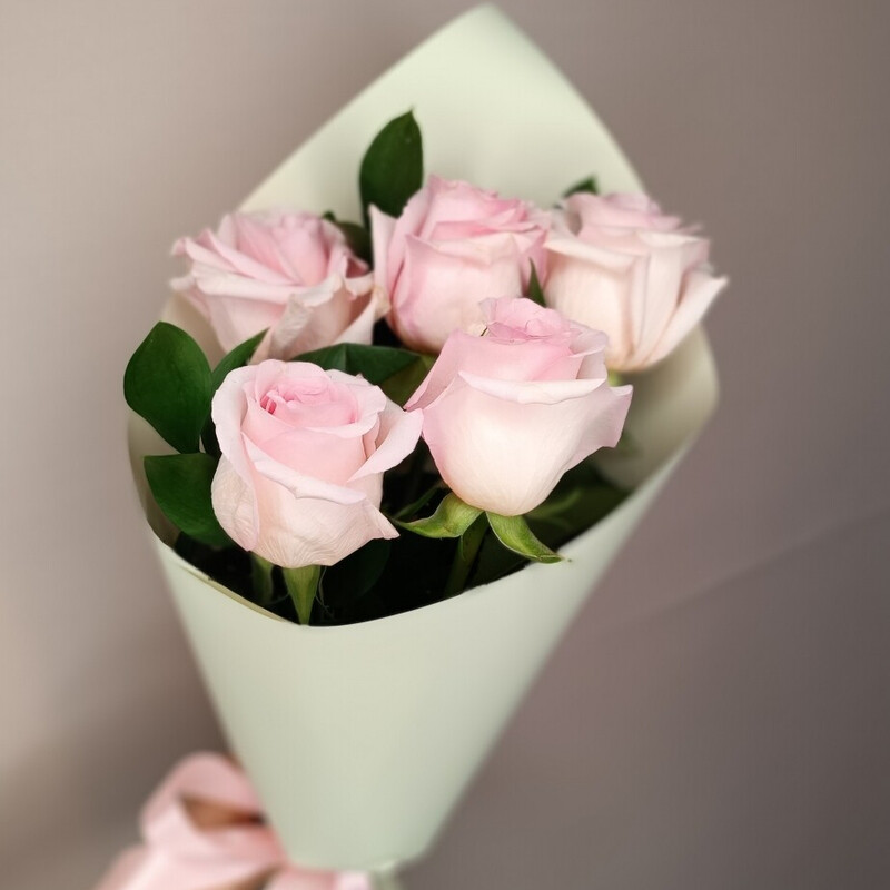 5 rozovih roz, 5 rozovih roz