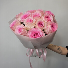 15 krupnih roz v stil_noj upakovke