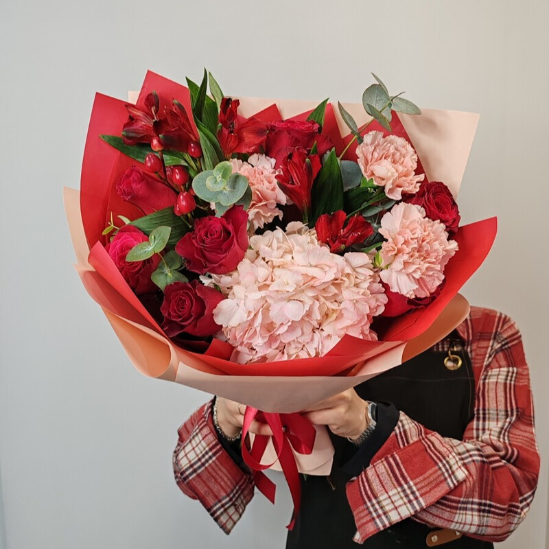 Красное вино с гортензией и розами, стандартный