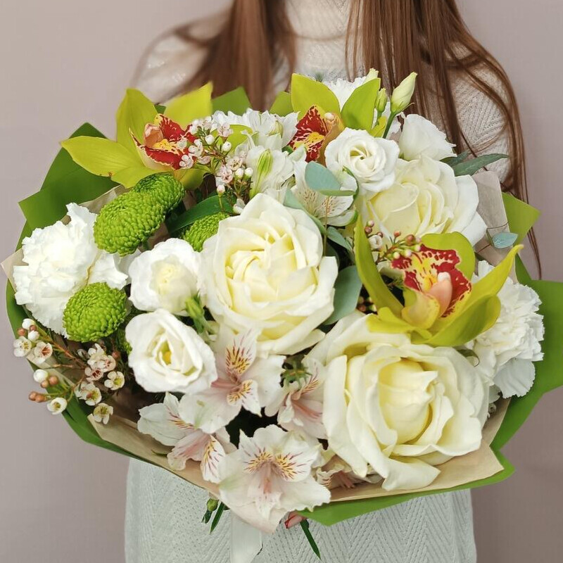 Свежесть с орхидеями и белыми розами, стандартный