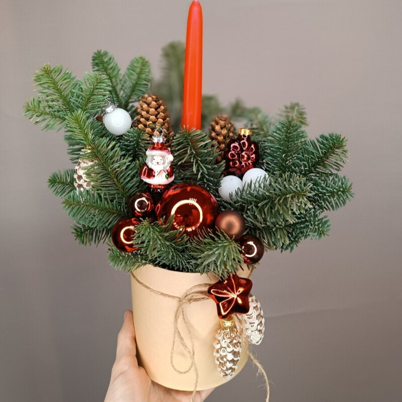 Kompozitciya s zhivoj el_yu k Novomu godu i Rozhdestvu, standart