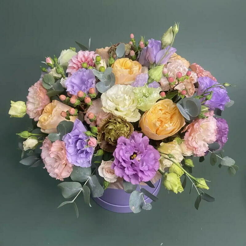 Flower arrangement in a Sherry box, standart