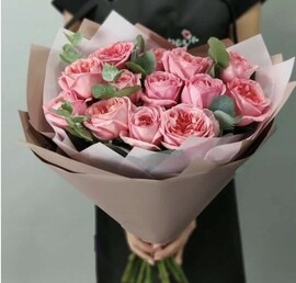 Букет роз пионовидных 