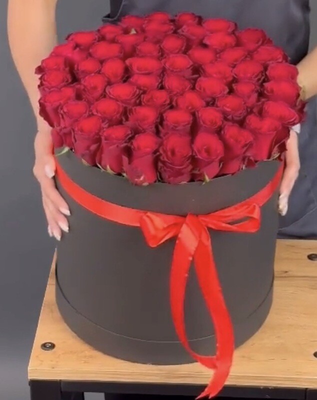 Rozi v shlyapnoj korobke, rozi v shlyapnoj korobke