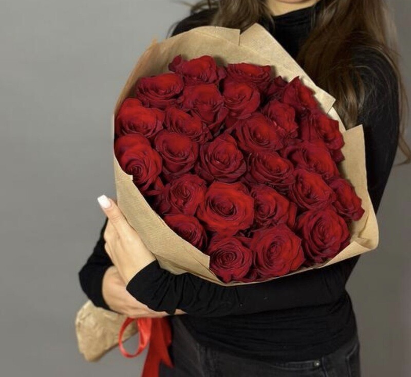 Букет из 25 безупречных эквадорских роз, 25 красных роз
