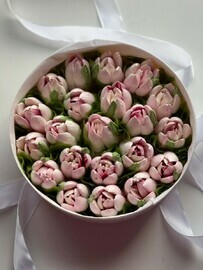 Композиция из зефирных тюльпанов нежно-розовых