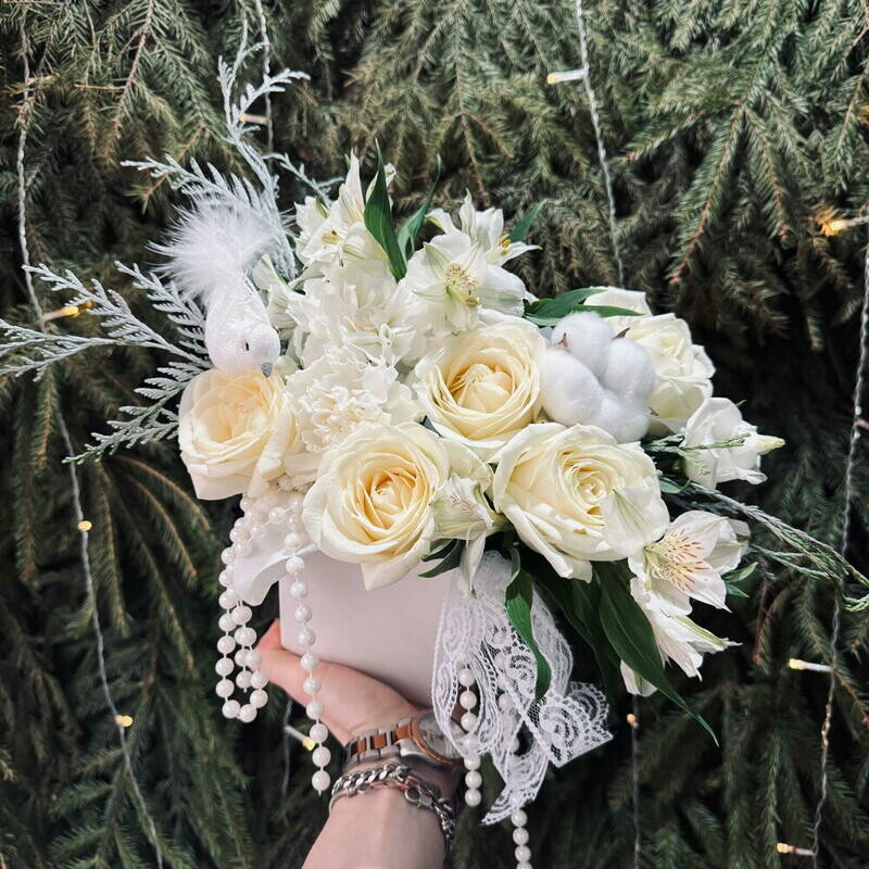 Милая птичка  цветы в коробке, стандартный