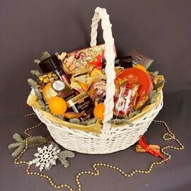 Корзина сладостей на Новый год , сладкий подарок