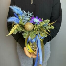 Композиция в бокале из нобилиса, елка на стол