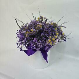 Коробочка с полевыми сухоцветами