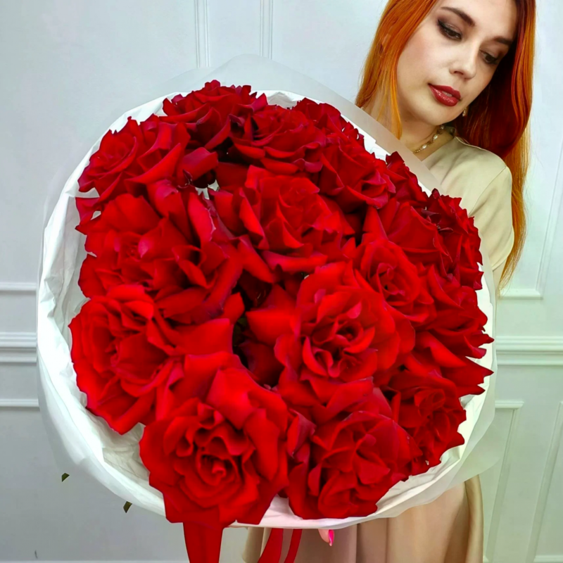 Монобукет из 17 ажурных красных роз, стандартный