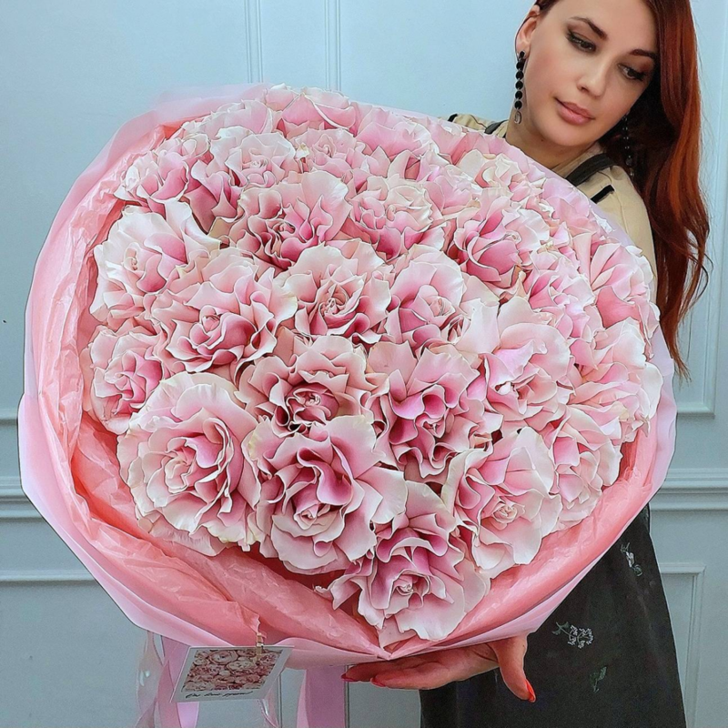 Монобукет из 35 ажурных роз, делюкс