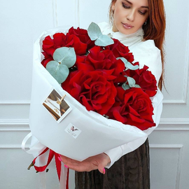 Монобукет Алый бархат с эвкалиптом