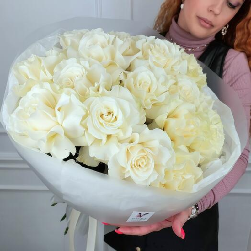 монобукет из 17 ажурных белых роз, монобукет из 17 ажурных белых роз