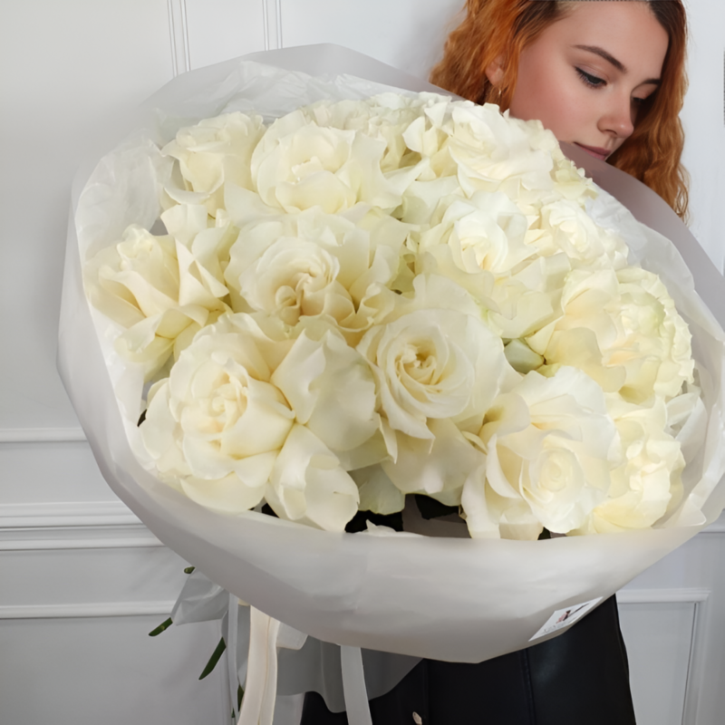 монобукет из 17 ажурных белых роз, монобукет из 17 ажурных белых роз
