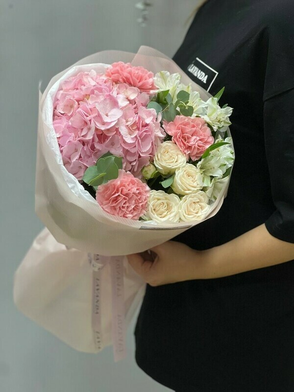 Sbornij buket s gortenziej, standart