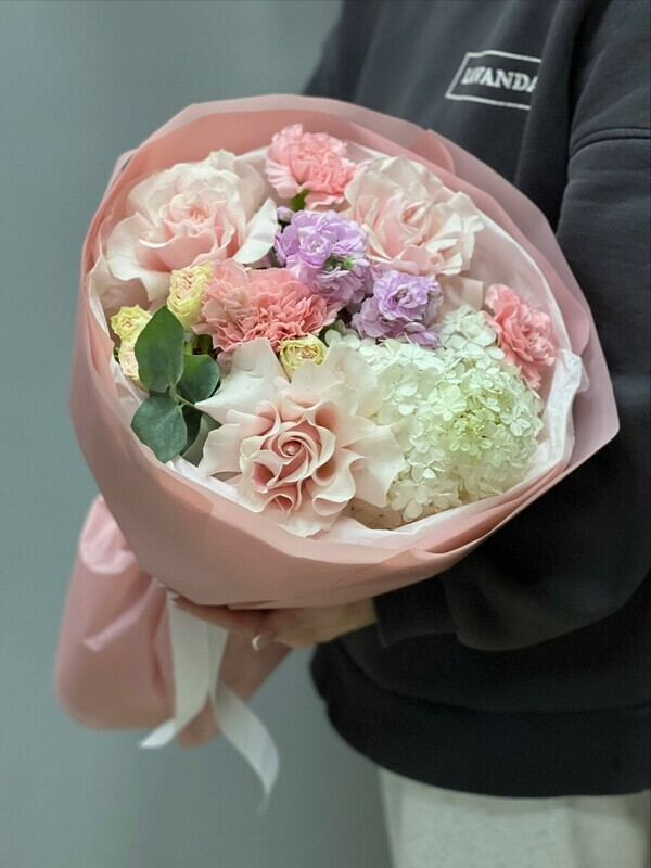 Sbornij buket «Nezhnij» s gortenziej, standart