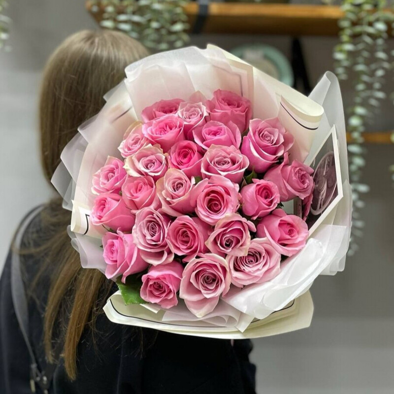 Monobuket iz 25 rozovih kenijskih roz, monobuket iz 25 rozovih kenijskih roz